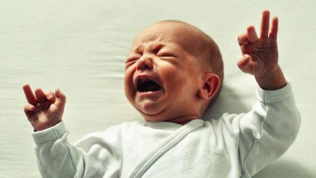 Если новорождённый спит мало: причины и решение проблемы