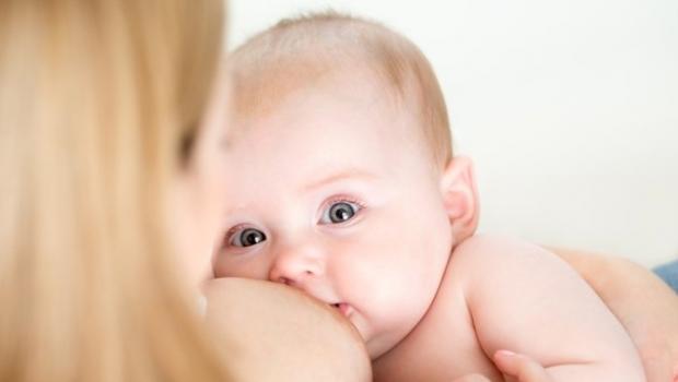 Как ухаживать за грудью во время кормления малыша