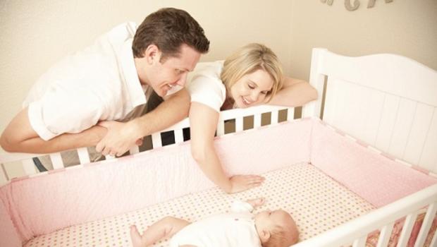 Kā atradināt bērnu no gulēšanas ar vecākiem: psihologu un māšu padomi