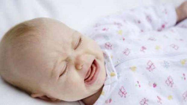 Mi a teendő, ha a baba nem alszik jól éjszaka, és gyakran felébred