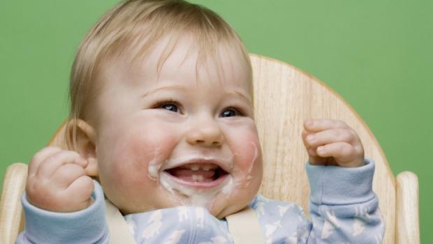 Viss par bērna attīstību 10 mēnešu vecumā: mazuļa prasmes, uzturs un aprūpes iezīmes