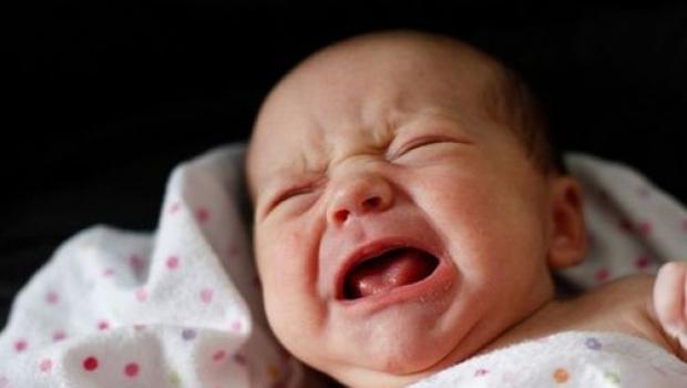 Hogyan fektessük le a babát, mennyit kell aludnia egy újszülöttnek